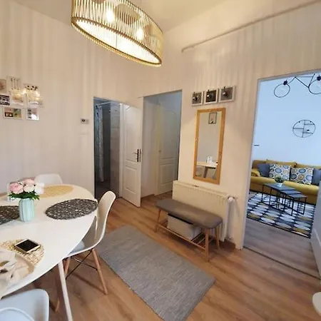 Andrea Belvarosaban *